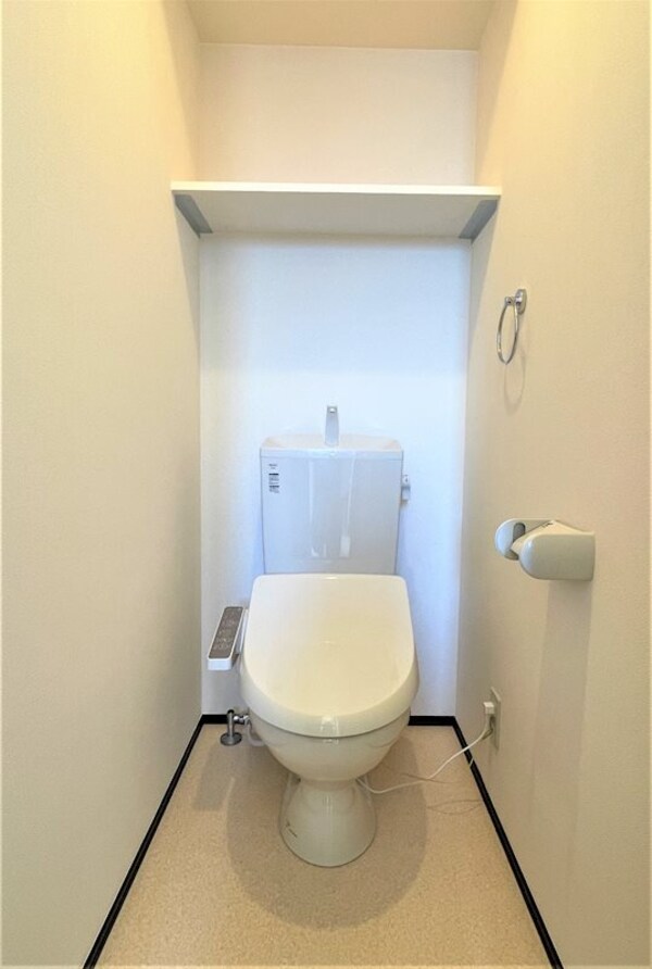 トイレ(トイレは温水洗浄便座を設置してあります。)