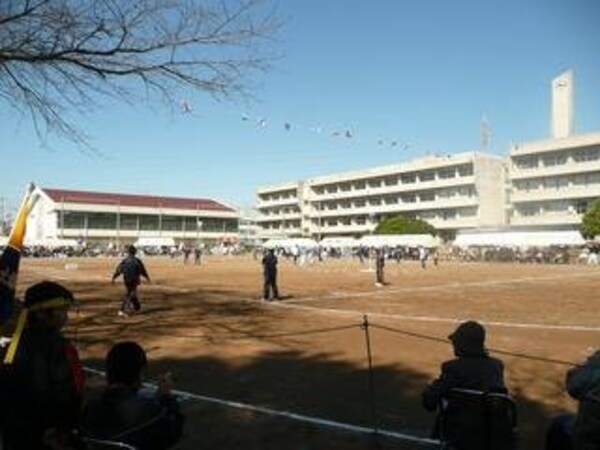 その他(土浦市立真鍋小学校まで1，323ｍ)