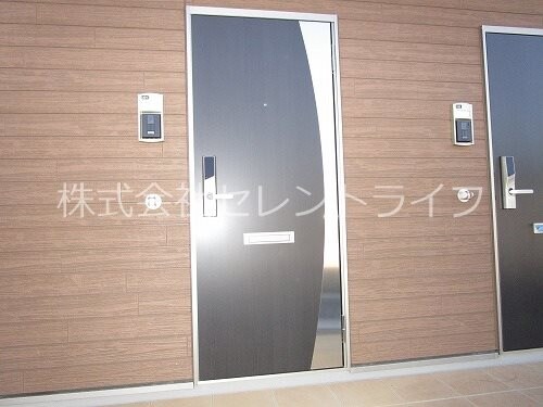 物件内観写真16　(玄関前)