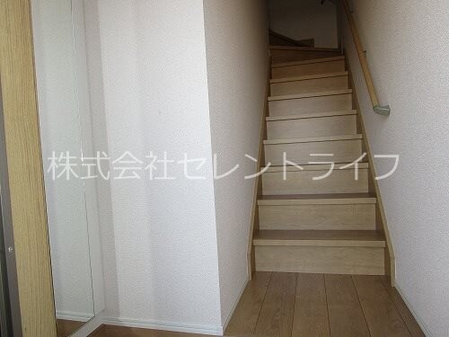 物件内観写真21　(室内階段)