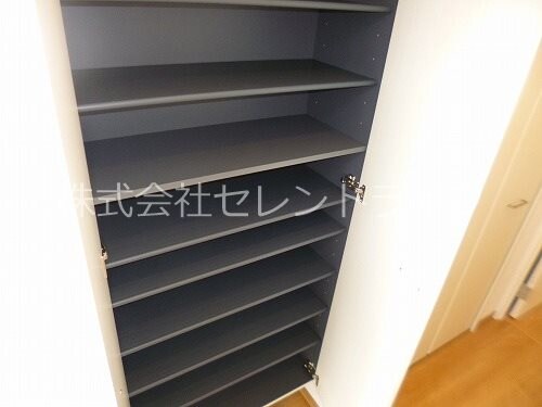 物件内観写真19　(トールシューズボックス内部)