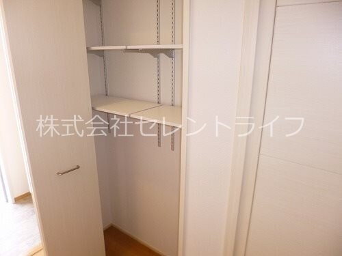 物件内観写真20　(廊下収納)