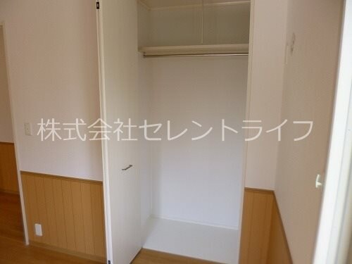 物件内観写真24　(洋室クローゼット内部)