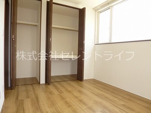 物件内観写真14　(北側洋室クローゼット)