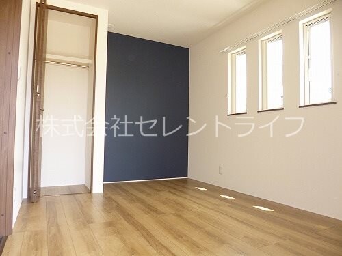 物件内観写真16　(南側洋室)