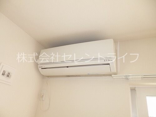 物件内観写真18　(南側洋室エアコン)