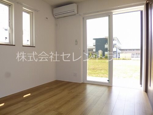 物件内観写真21　(南側洋室)