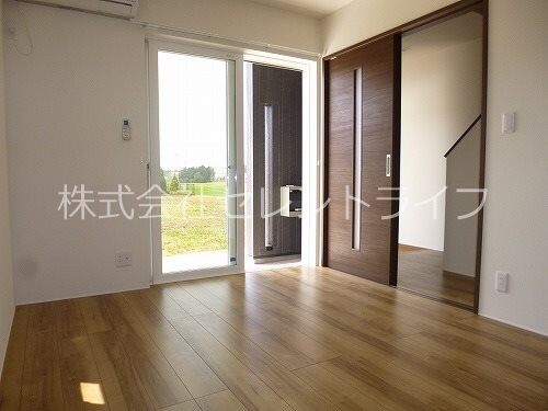 物件内観写真25　(南側洋室)