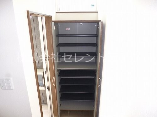 物件内観写真28　(シューズボックス内部)