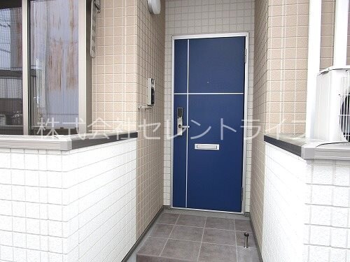 物件内観写真2　(玄関前)