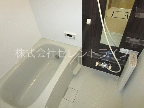 物件内観写真5　(追い焚き機能付き浴室)