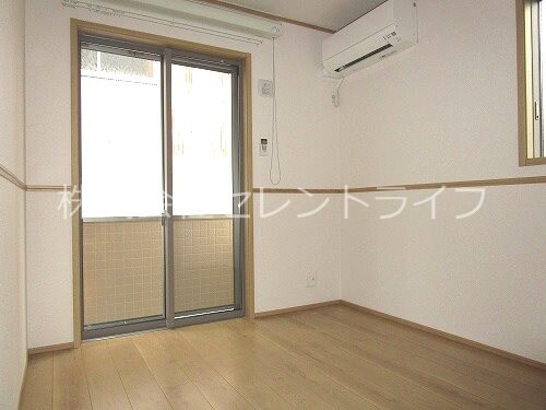 物件内観写真6　(洋室（エアコン付き・室内物干し）)