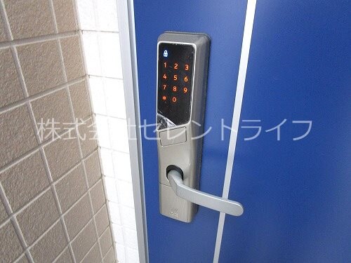 物件内観写真19　(玄関錠：電子キー)