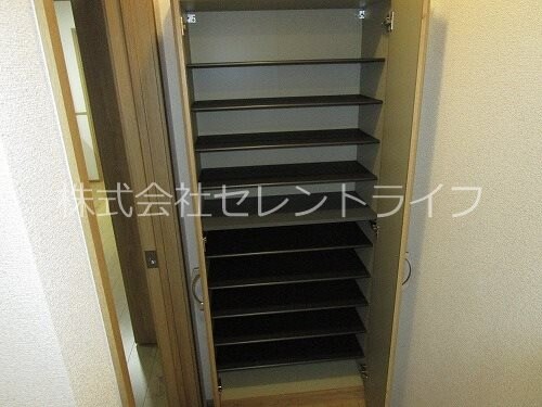 物件内観写真22　(トールシューズボックス内部)