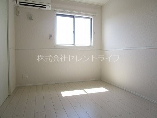 物件内観写真7　(洋室（エアコン付）)