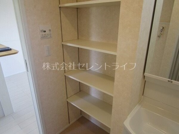 収納(洗面所リネン棚)