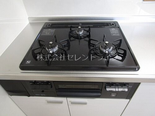 物件内観写真12　(グリル付３口ガスコンロ)