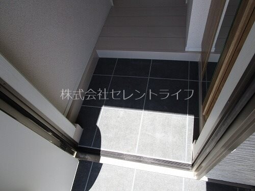物件内観写真17　(玄関内部)