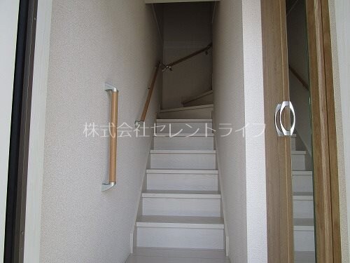 物件内観写真19　(室内階段)