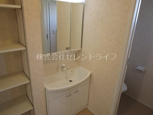 物件内観写真22　(三面鏡付き洗面台)