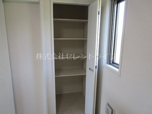 物件内観写真35　(キッチン収納庫)