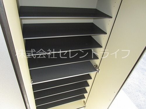 物件内観写真25　(トールシューズボックス内部)