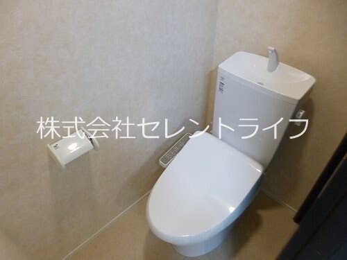 物件内観写真2　(温水洗浄便座付トイレ)