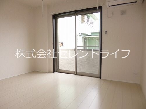 物件内観写真4　(洋室（エアコン・室内物干し）)