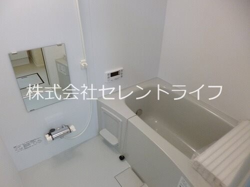 物件内観写真5　(追い焚き機能付き浴室)