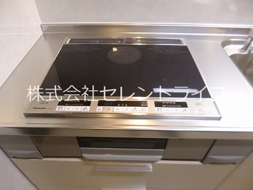 物件内観写真10　(グリル付き3口ＩＨコンロ)