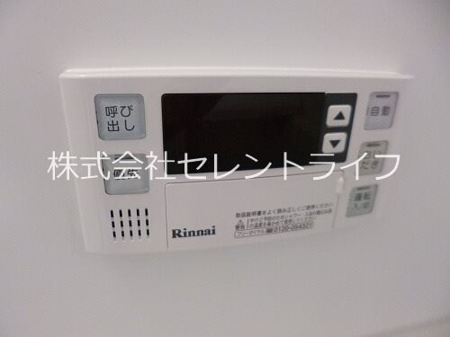 物件内観写真14　(追い焚き機能付き給湯リモコン)