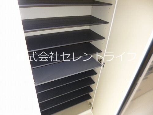 物件内観写真17　(トールシューズボックス内部)