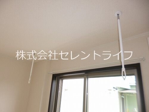 物件内観写真26　(室内物干し)