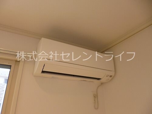 物件内観写真11　(リビング エアコン)