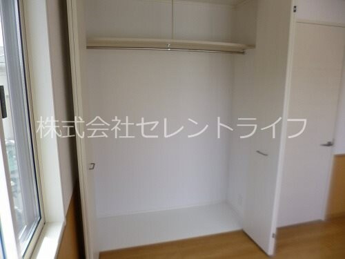 物件内観写真14　(北側洋室 クローゼット)