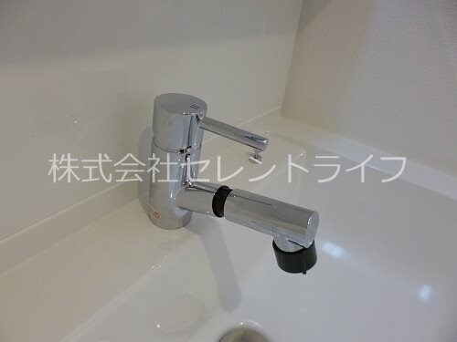 物件内観写真22　(洗髪洗面水栓（シャワー付）)