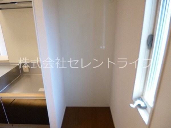 キッチン(冷蔵庫置き場)