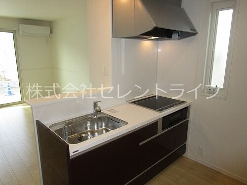 物件内観写真5　(システムカウンターキッチン)