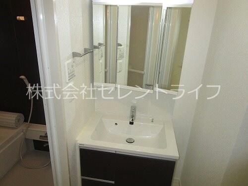 物件内観写真13　(シャワー付き洗面化粧台)