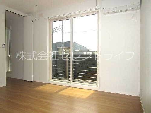 物件内観写真19　(2階南側洋室)