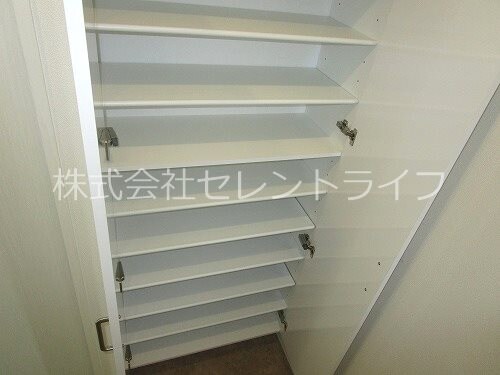物件内観写真21　(トールシューズボックス内部)