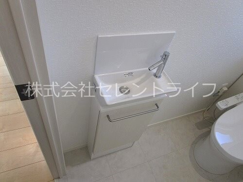 物件内観写真28　(トイレ内手洗い)