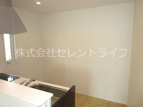 物件内観写真31　(キッチン背面スペース)