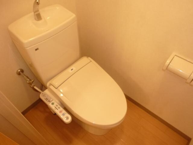 物件内観写真11　(シャワー付トイレ)