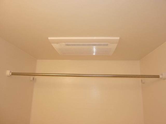 物件内観写真16　(浴室換気乾燥スイッチ)