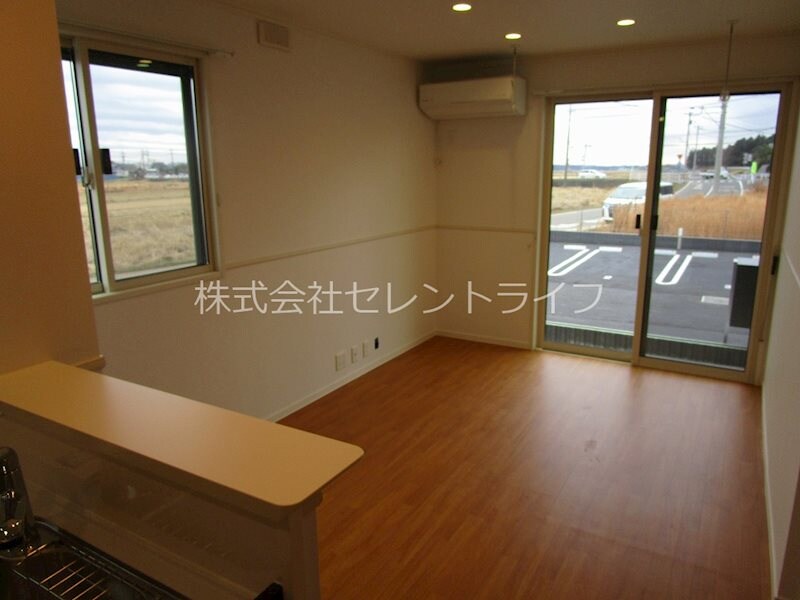 物件内観写真4　(リビング)