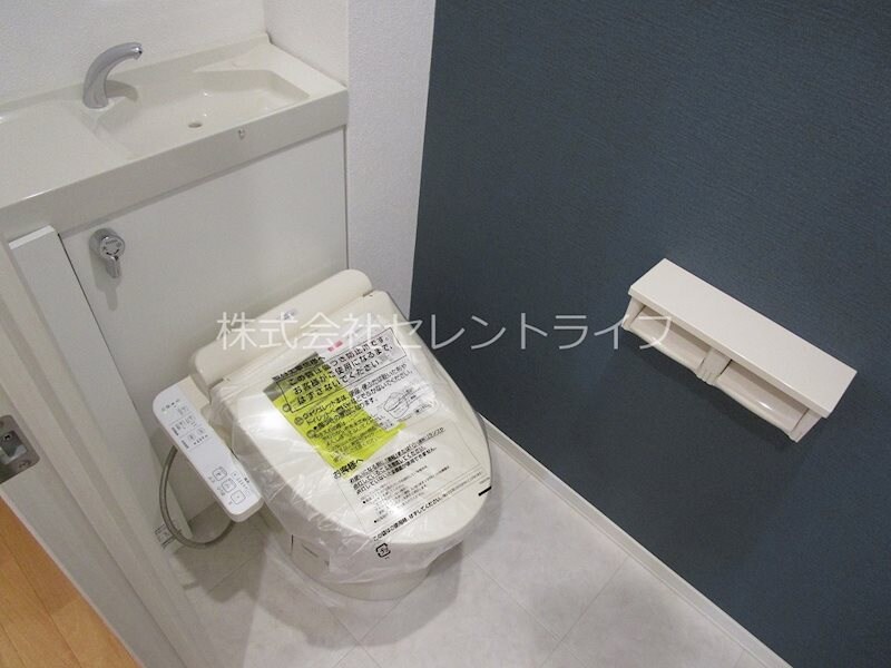 物件内観写真10　(温水洗浄暖房便座機能付トイレ)