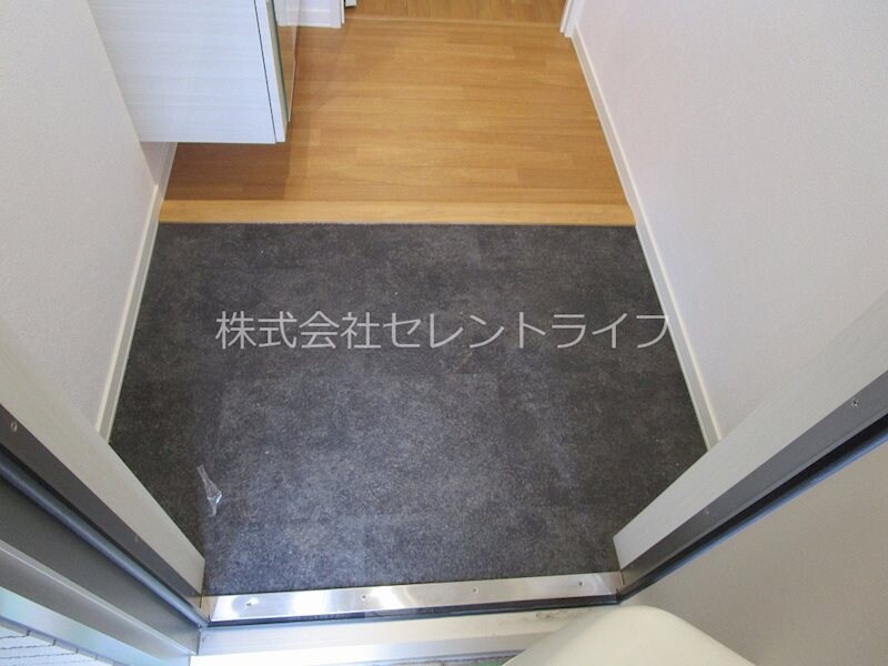 物件内観写真16　(玄関)