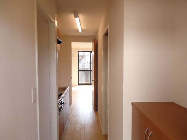 物件内観写真9　(玄関～キッチン)