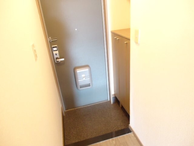 物件内観写真9　(玄関)